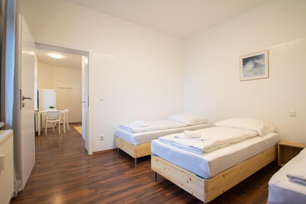 Raj Living - 1 Or 4 Room Apartments - 15 Min To Messe Dus - 10 Min Old Town Dus Дюссельдорф Екстер'єр фото