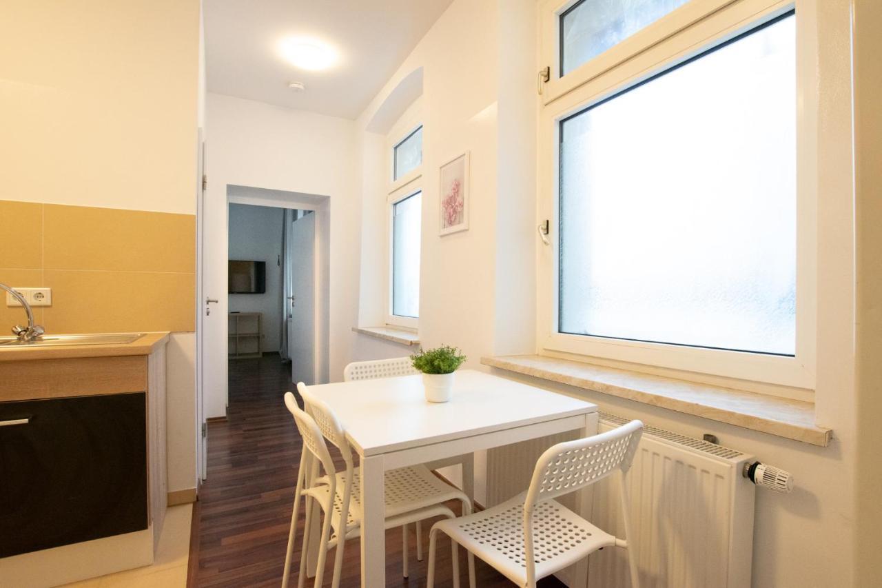 Raj Living - 1 Or 4 Room Apartments - 15 Min To Messe Dus - 10 Min Old Town Dus Дюссельдорф Екстер'єр фото